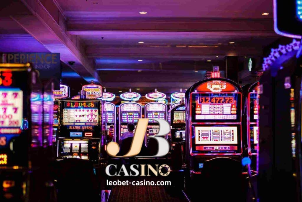 Ang mga slot machine ay nahahati sa iba’t ibang kategorya tulad ng mga tema, tampok at mga jackpot.